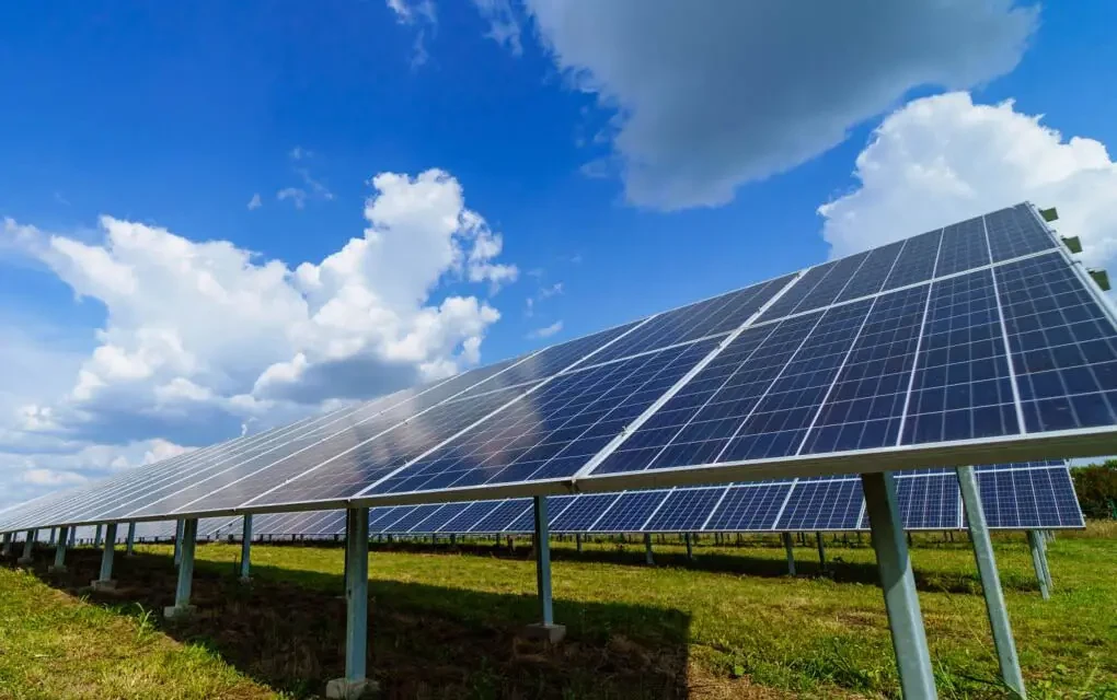 مستقبل الطاقة الشمسية ودورها في تقليل التكاليف التشغيلية